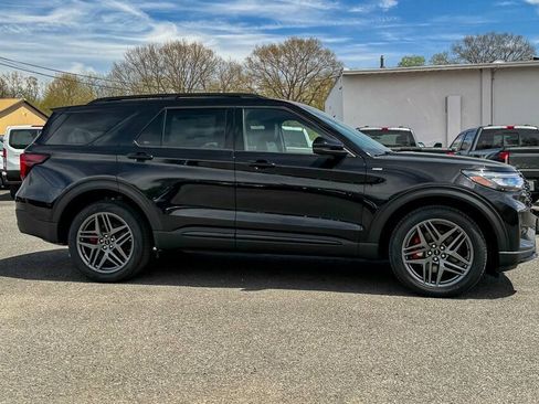 New 2026 Ford Explorer ST-Line w/ ST-Line Street Pack AWD/4WD image 2