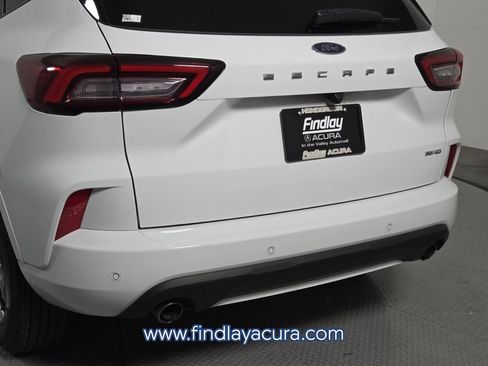 Used 2023 Ford Escape ST-Line w/ Tech Pack #1 AWD/4WD image 7