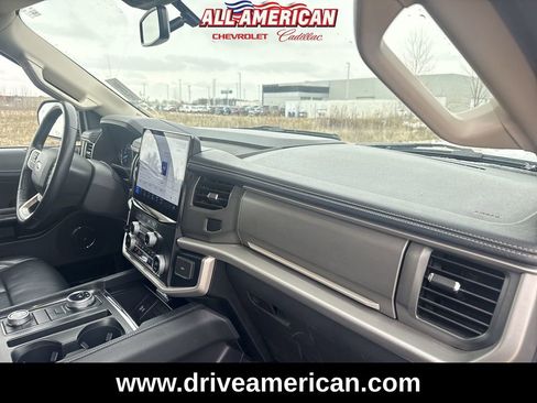 Used 2024 Ford Expedition XLT image 29