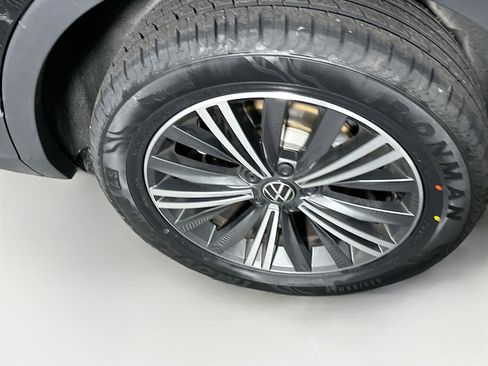 Used 2024 Volkswagen Tiguan Wolfsburg Edition image 11