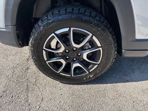 Used 2025 Jeep Compass Trailhawk AWD/4WD image 29