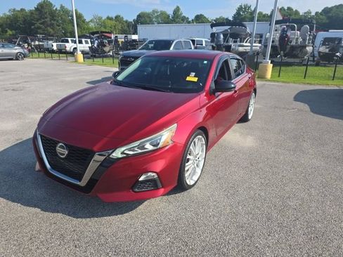 Used 2020 Nissan Altima 2.5 SR w/ Premium Package FWD image 4