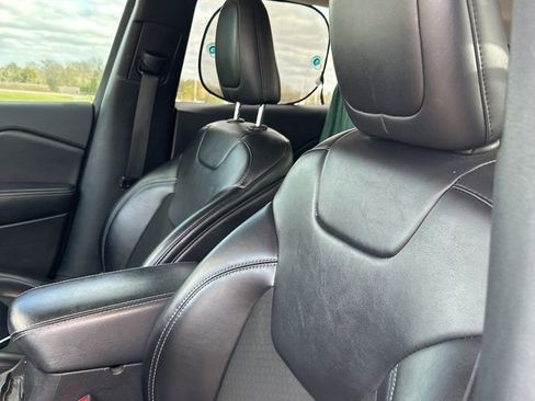 Used 2019 Jeep Cherokee Latitude Plus image 11