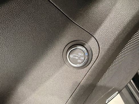 Used 2018 GMC Acadia Denali w/ Technology Package image 32