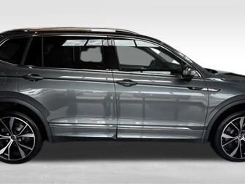 Certified 2022 Volkswagen Tiguan SEL R-Line AWD/4WD image 10