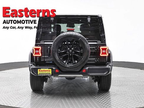 Used 2025 Jeep Wrangler Unlimited Sahara AWD/4WD image 6