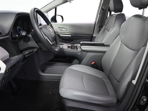 Used 2022 Toyota Sienna XLE w/ XLE Plus Package AWD/4WD image 13
