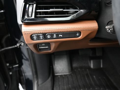 Used 2024 Acura MDX SH-AWD w/ Advance Package image 8