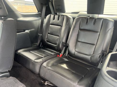 Used 2018 Ford Explorer XLT w/ Equipment Group 202A AWD/4WD image 36