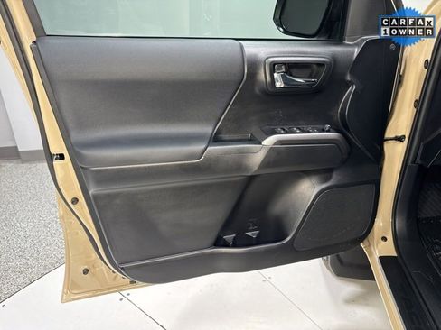 Used 2019 Toyota Tacoma TRD Off-Road image 7