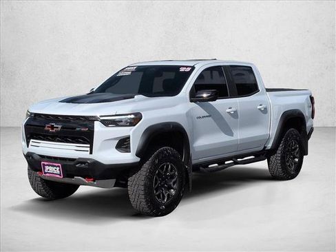 Used 2025 Chevrolet Colorado ZR2 w/ Technology Package AWD/4WD image 4