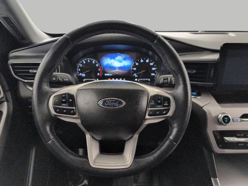 Used 2024 Ford Explorer XLT w/ Equipment Group 202A AWD/4WD image 5