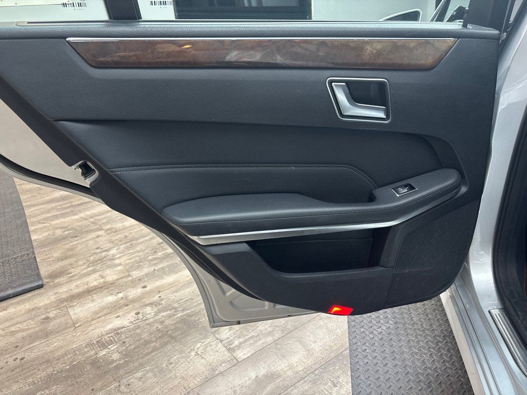 Used 2014 Mercedes-Benz E 350 4MATIC Wagon image 26