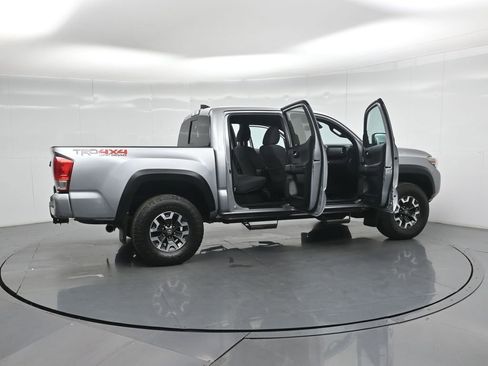 Used 2019 Toyota Tacoma TRD Off-Road w/ Technology Package AWD/4WD image 5