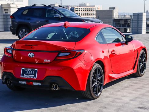 Used 2022 Toyota GR86 Premium image 4