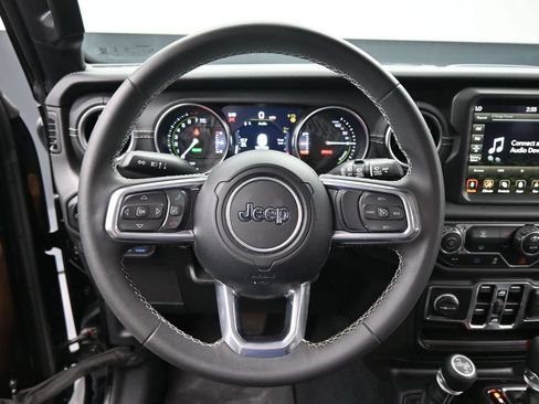 Used 2023 Jeep Wrangler Unlimited Sahara AWD/4WD image 10