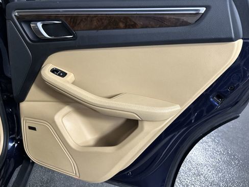 Used 2018 Porsche Macan image 32