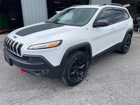Used 2016 Jeep Cherokee Trailhawk w/ Leather Interior Group AWD/4WD image 3