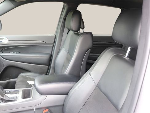 Used 2022 Jeep Grand Cherokee Laredo X RWD image 14