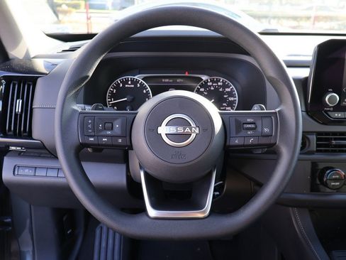 Used 2025 Nissan Pathfinder S image 42