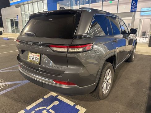 Used 2022 Jeep Grand Cherokee Limited w/ Luxury Tech Group II image 7