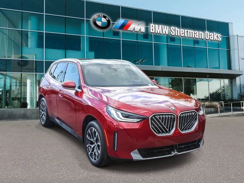 Used 2025 BMW X3 xDrive30i AWD/4WD image 3