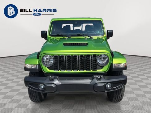 Used 2025 Jeep Gladiator Sport AWD/4WD image 4