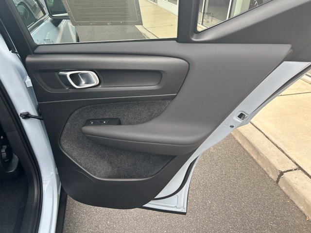 Certified 2025 Volvo XC40 B5 Core AWD/4WD image 12