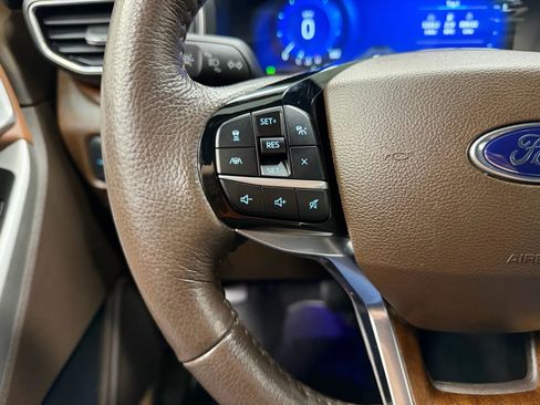 Used 2022 Ford Explorer King Ranch w/ Premium Technology Package image 31