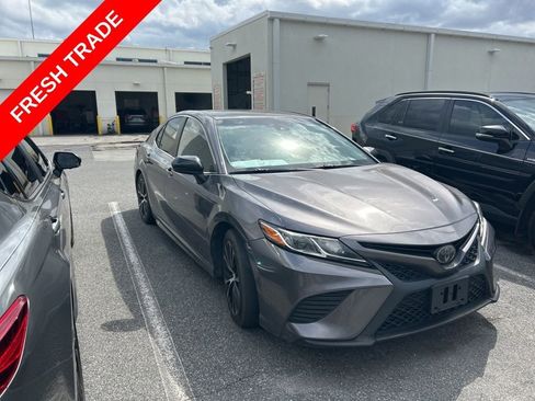Used 2018 Toyota Camry SE image 5