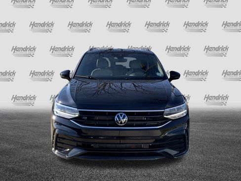 Used 2024 Volkswagen Tiguan SE R-Line image 3