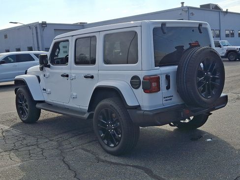 Used 2025 Jeep Wrangler Unlimited Sahara w/ Safety Group image 4