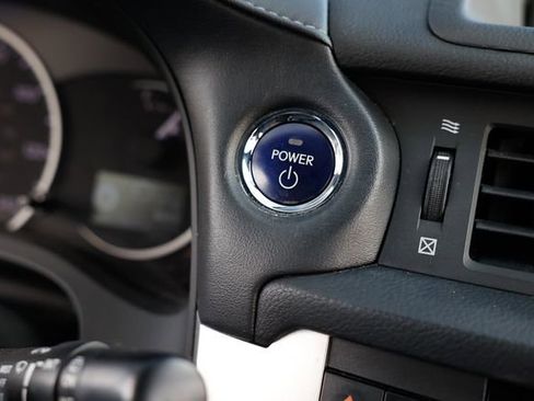 Used 2012 Lexus CT 200h image 32