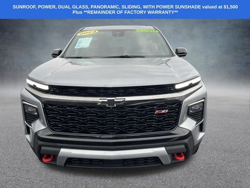 Used 2024 Chevrolet Traverse Z71 AWD/4WD image 3