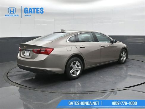 Used 2023 Chevrolet Malibu LT image 2