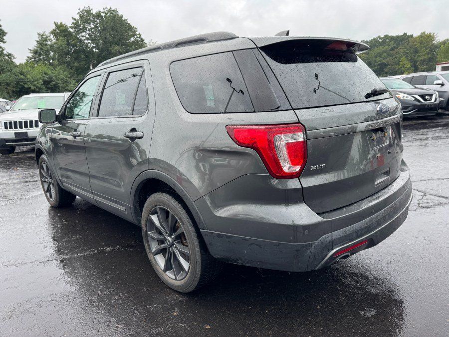 Used 2017 Ford Explorer XLT w/ Equipment Group 202A AWD/4WD image 3