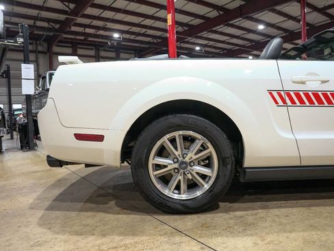 Used 2005 Ford Mustang Premium image 9