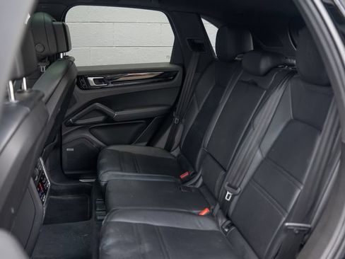 Certified 2021 Porsche Cayenne E-Hybrid AWD/4WD image 18