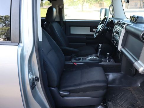 Used 2012 Toyota FJ Cruiser 4WD w/ Upgrade Pkg image 22