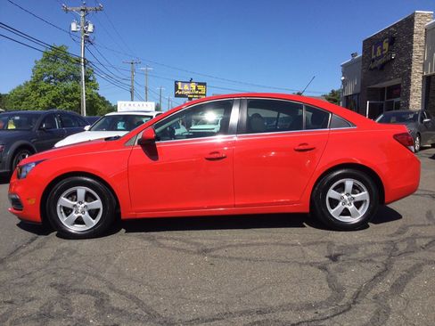 Used 2016 Chevrolet Cruze LT w/ Technology Package FWD image 11