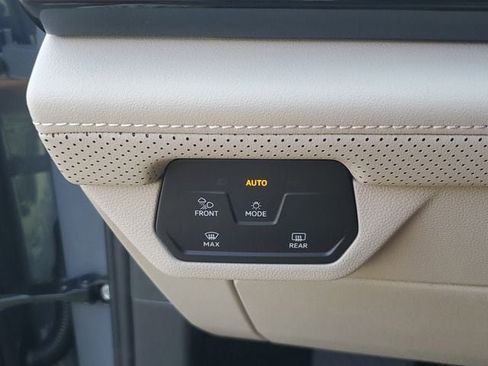 New 2026 Volkswagen Atlas SE FWD image 28