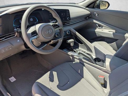 New 2026 Hyundai Elantra SE FWD image 3