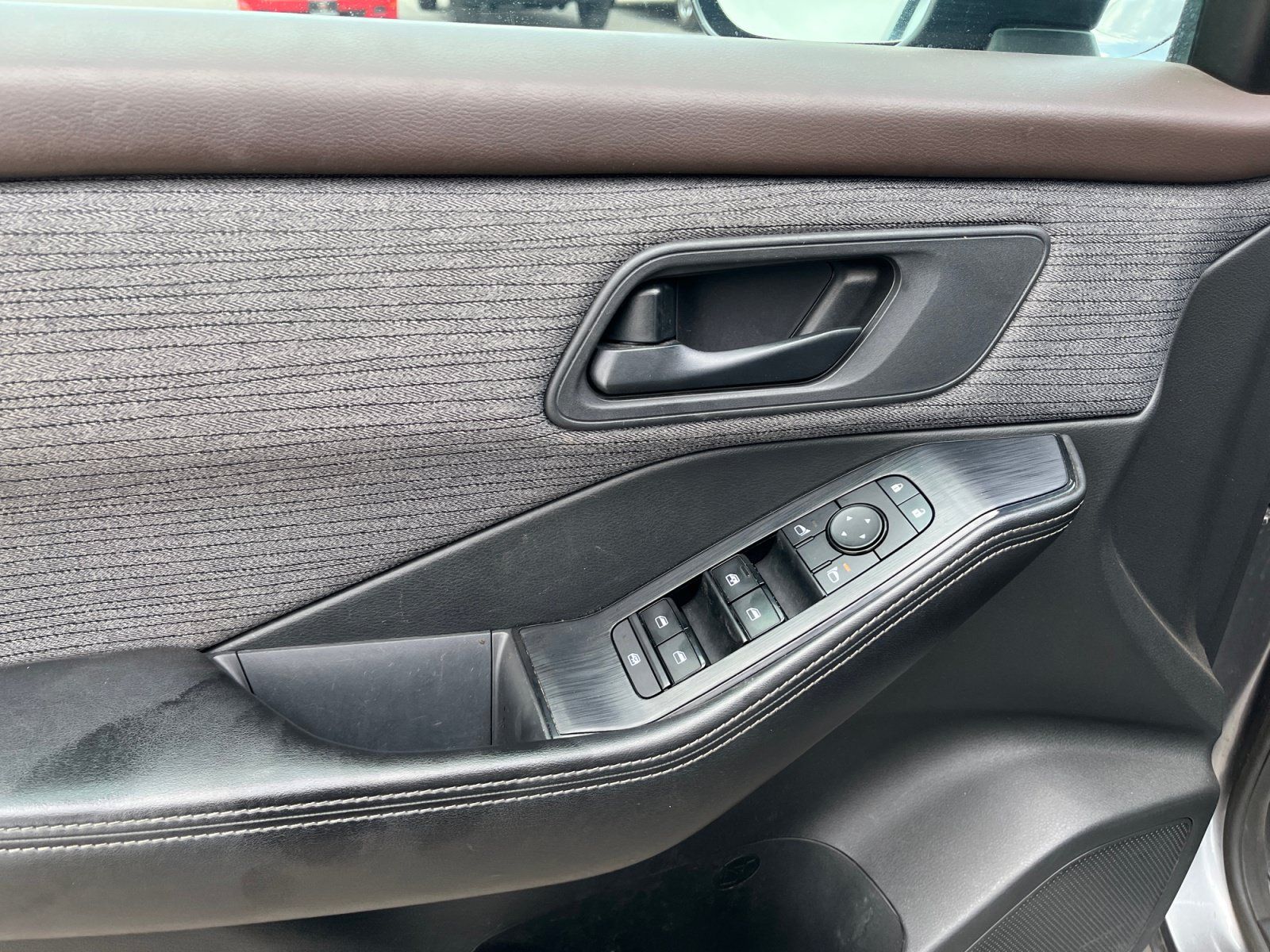 Used 2021 Nissan Rogue S FWD image 17
