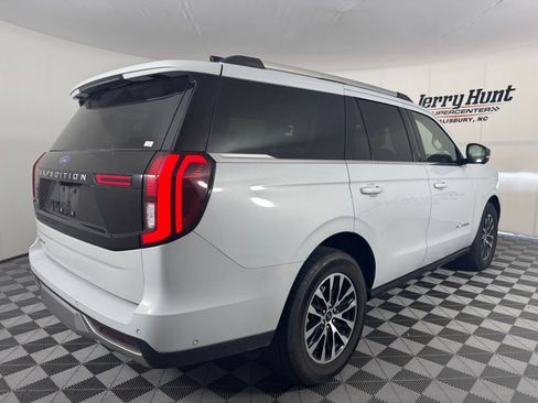 Used 2025 Ford Expedition Platinum AWD/4WD image 7