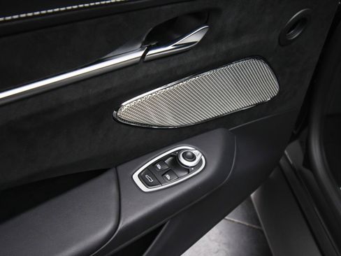 Used 2025 Aston Martin V8 Vantage Coupe image 42