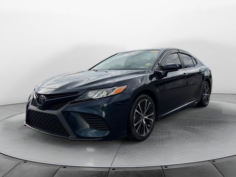 Used 2020 Toyota Camry SE image 3