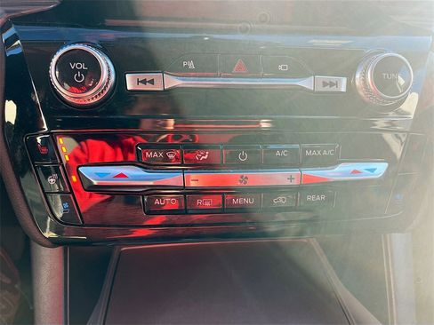 Used 2022 Ford Explorer Limited w/ Equipment Group 301A image 16