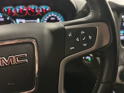 Used 2020 GMC Yukon XL SLT w/ Open Road Package AWD/4WD image 15