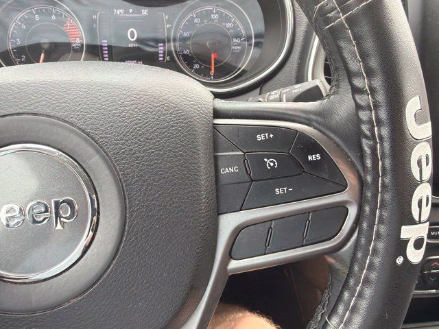 Used 2019 Jeep Cherokee Latitude Plus w/ Comfort/Convenience Group AWD/4WD image 10