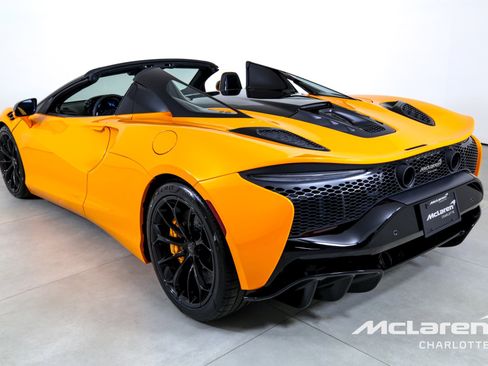 Used 2025 McLaren Artura Spider image 8
